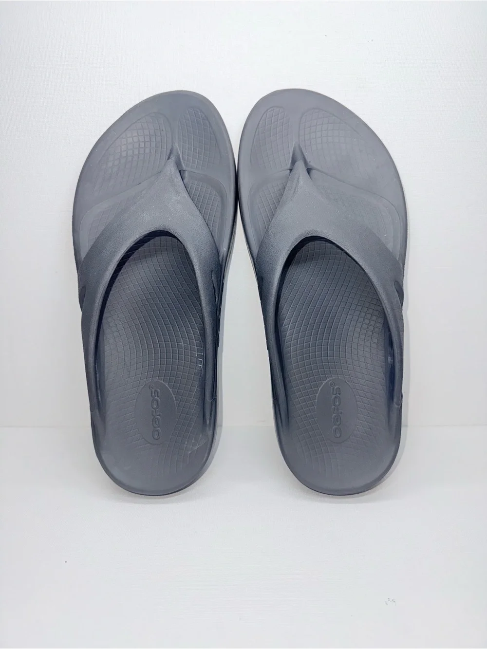 OOFOS  Men’s Gray Slide Flip Sandals